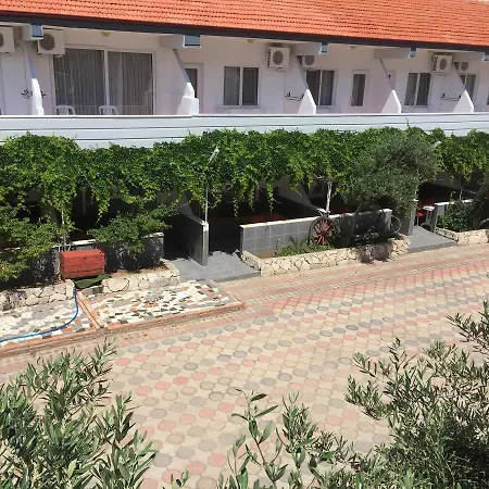 Karakas Motel *